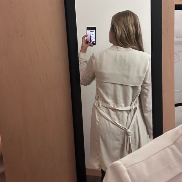 Babaton | Light Silky Trench - Picture 2 of 3